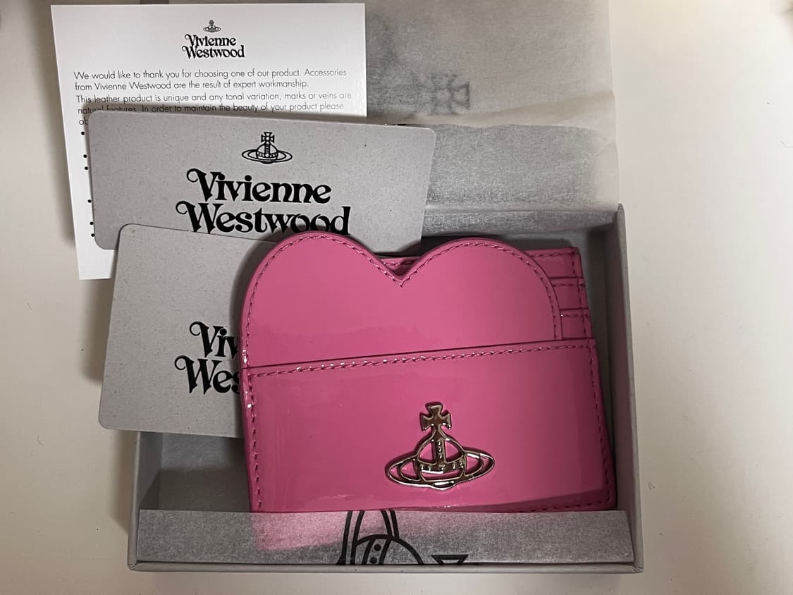 비비안 웨스트우드 페이턴트 하트 레더 카드지갑 상품이미지2