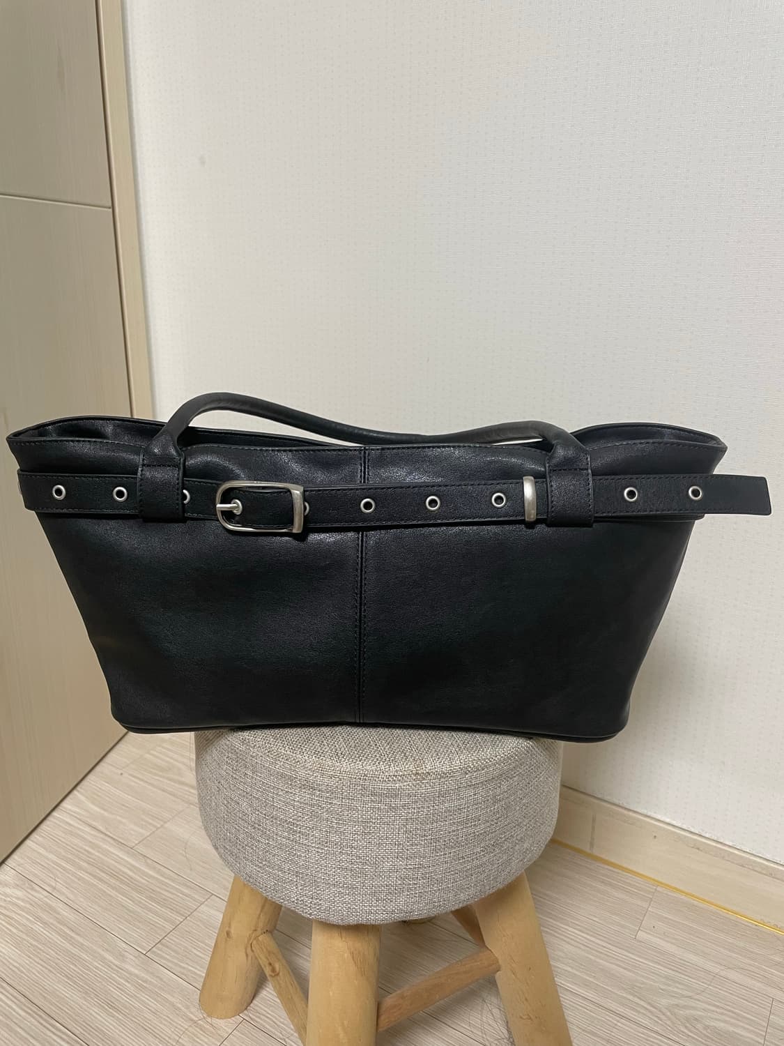 여밈 벨티드 토트백 블랙 상품이미지2