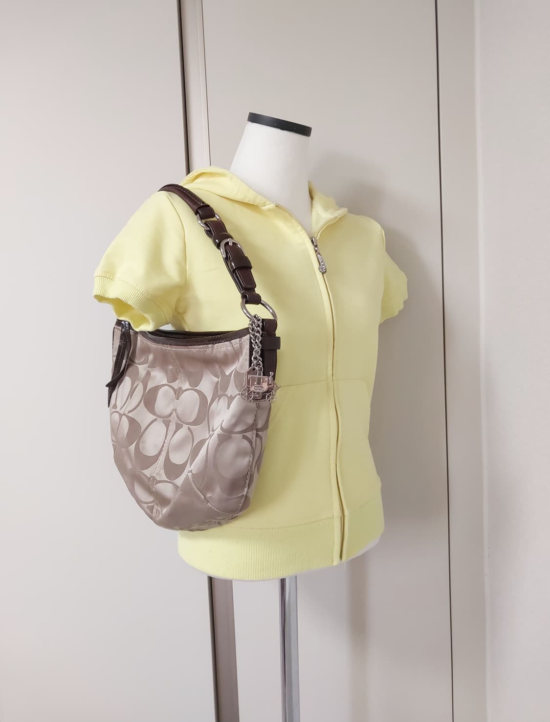 Coach Vintage Signature Hobo Bag 상품이미지1