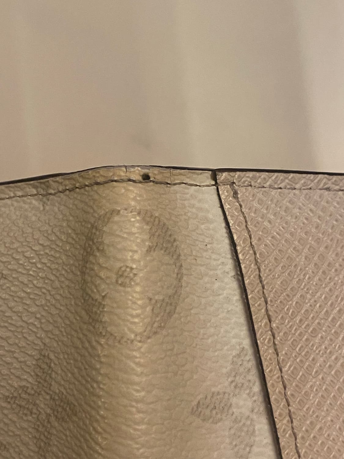 [정품] 루이비통의 옵틱 화이트 컬러 오거나이저 지갑 상품이미지6