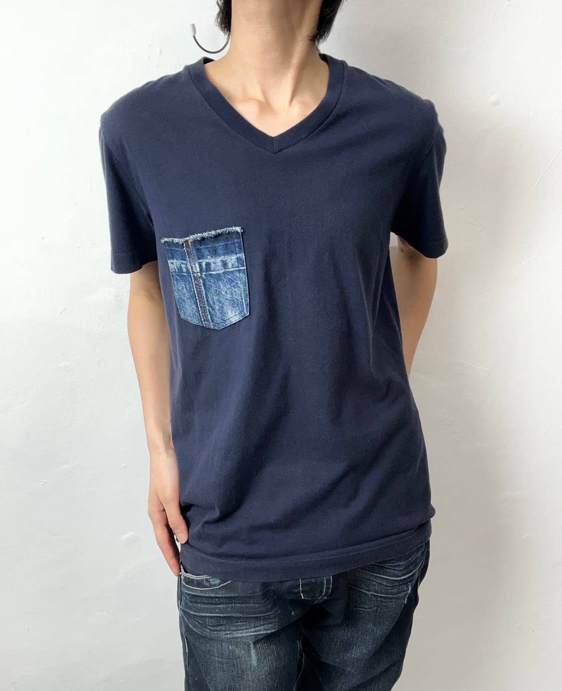 Diesel Metal Logo V-Neck T-Shirt 상품이미지2