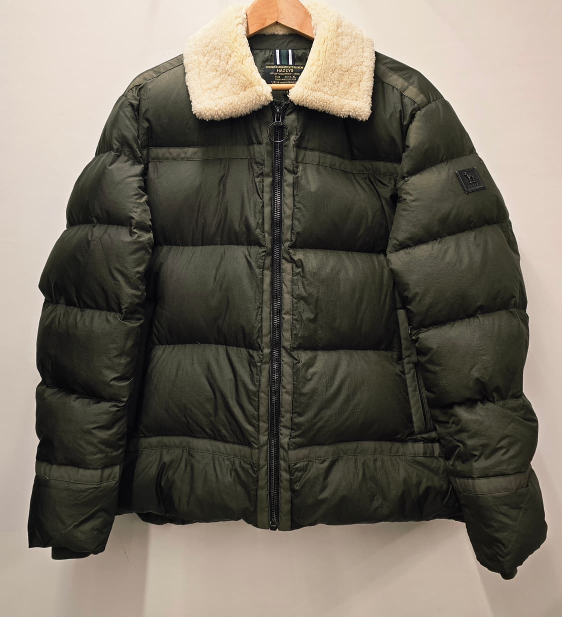 헤지스 양털배색 구스다운점퍼. 
싸이즈 105  남자. 상품이미지1