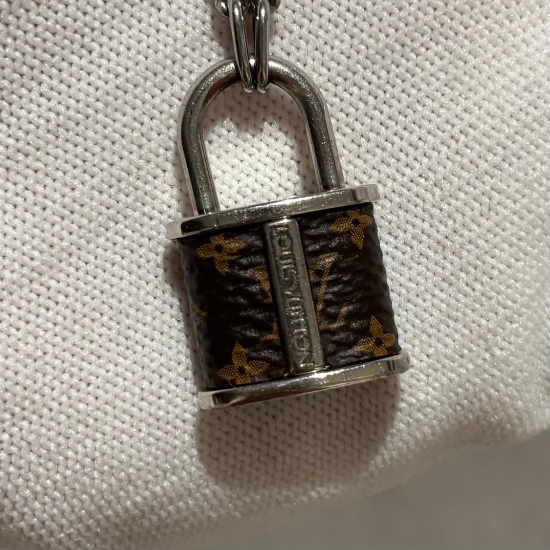 루이비통 MNG 자물쇠 목걸이 상품이미지3