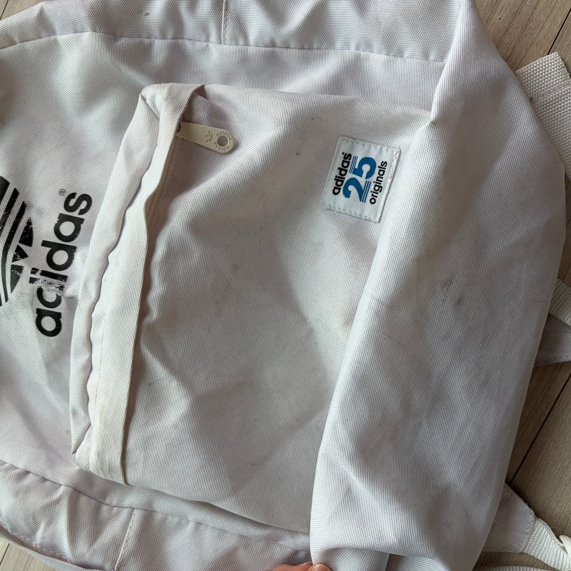 아디다스 25주년 니고백팩 상품이미지4