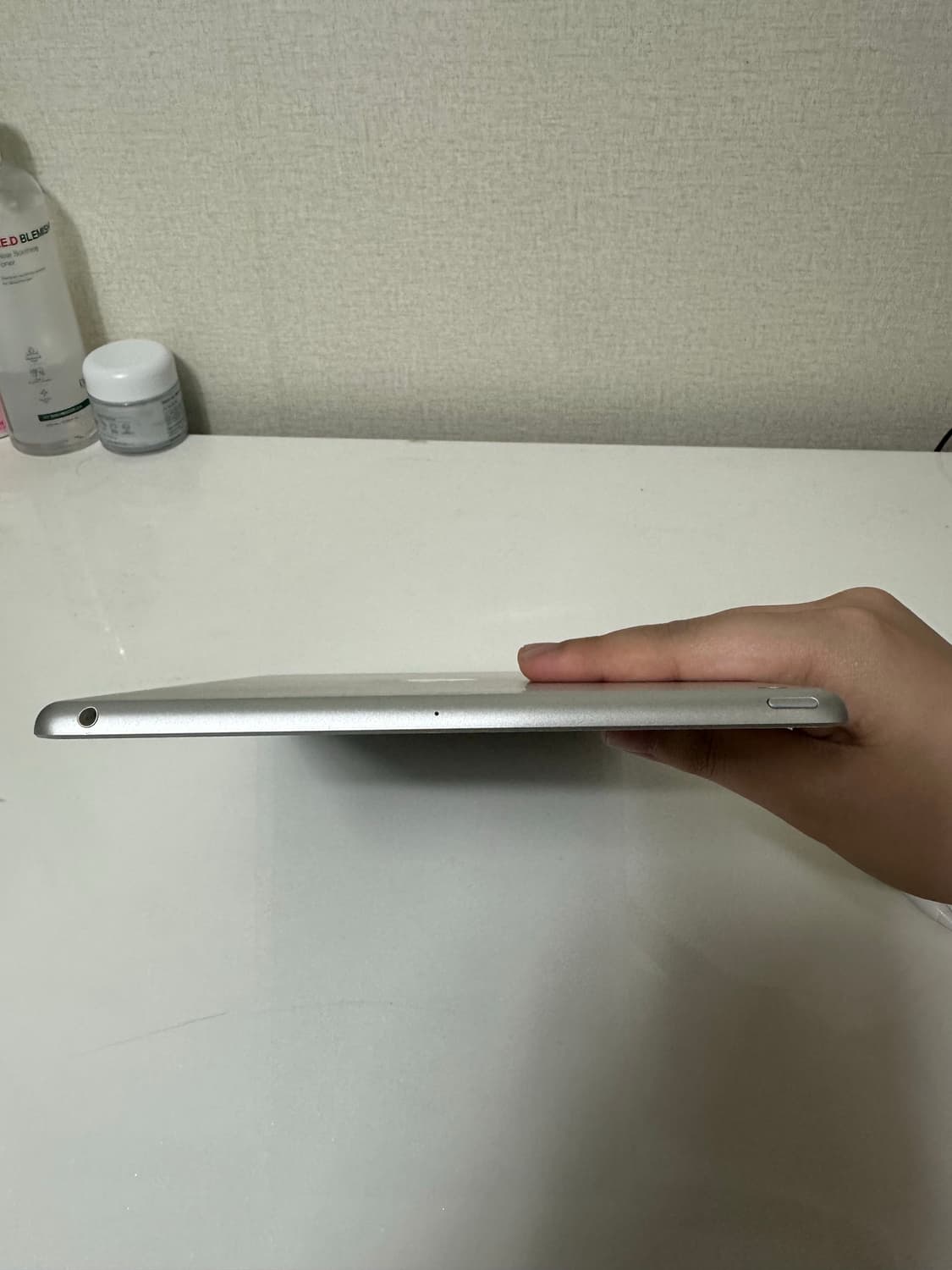 아이패드 8세대 32GB Wi-fi 실버 / 키보드 케이스 및 짭펜슬 상품이미지4