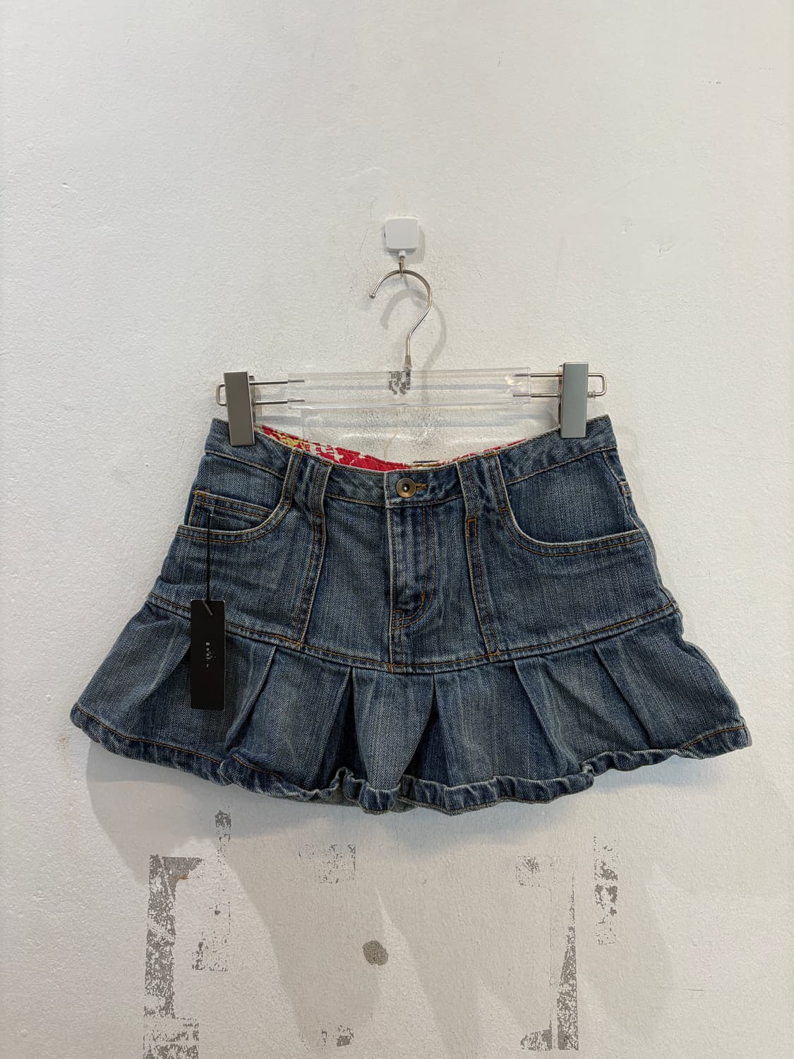 DAKS Pleated Denim Mini Skirt 상품이미지1