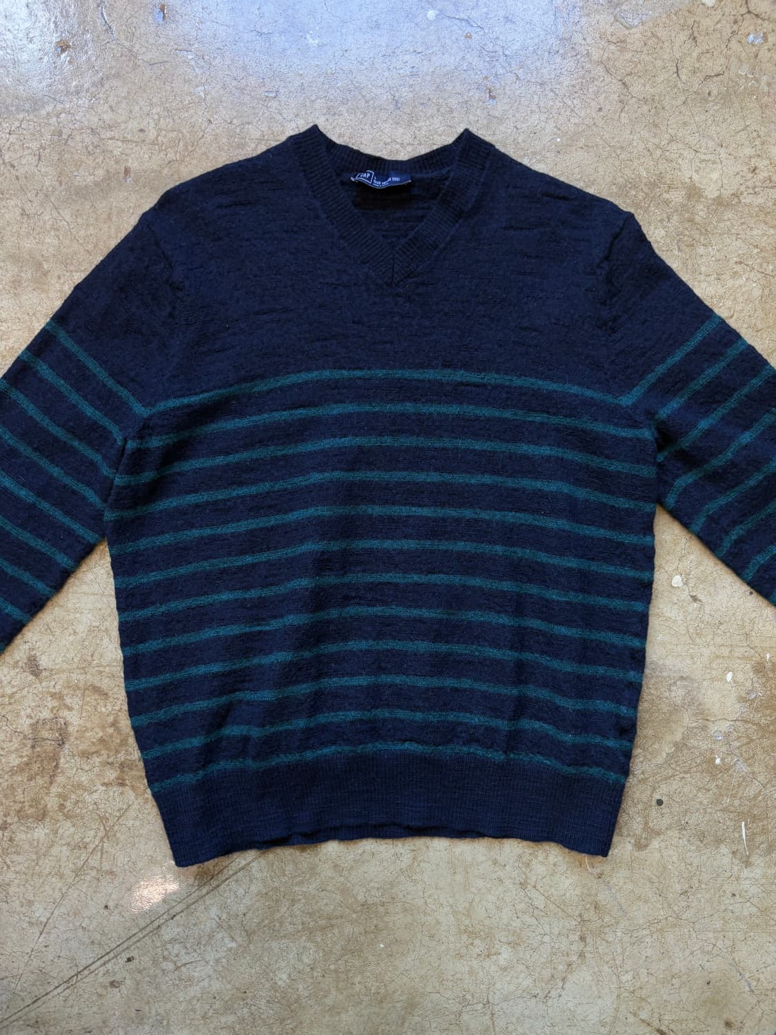 GAP 메리노 울 스트라이프 브이넥 니트 상품이미지3