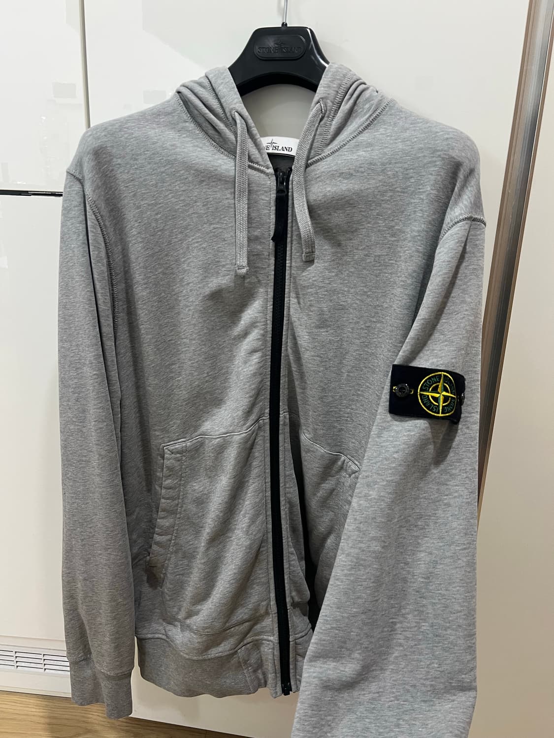 23ss 스톤아일랜드 그레이 후드집업 xl 상품이미지1