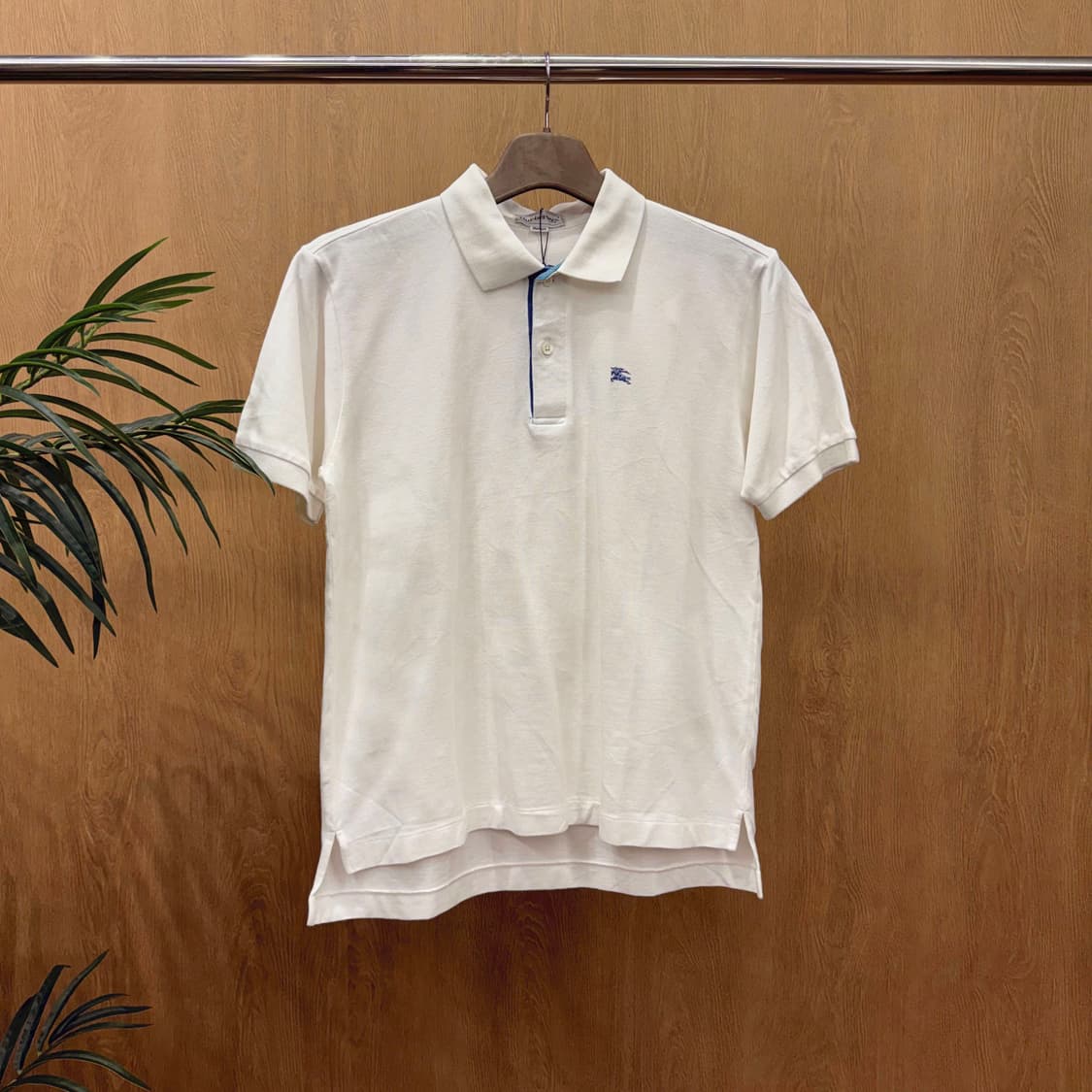 버버리 브릿 자수 로고 카라 반팔 피케 티셔츠 레귤러핏 화이트 상품이미지1