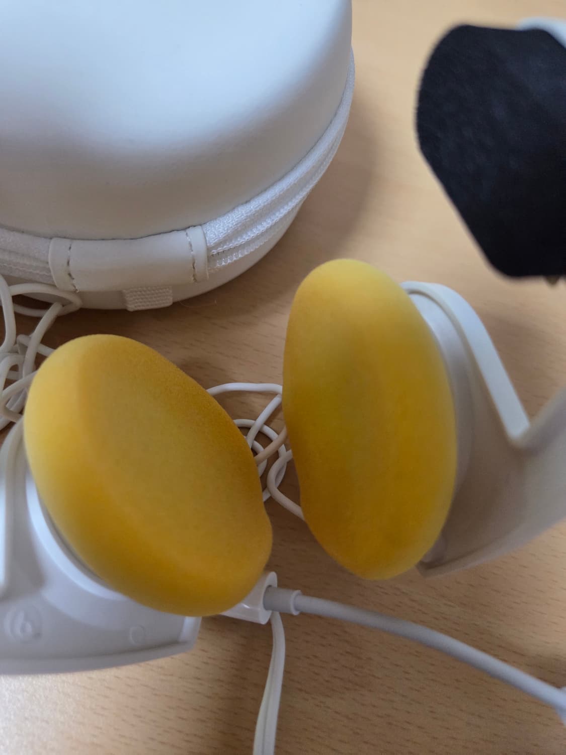 슈프림 x 코스 포타프로 헤드폰 화이트 상품이미지3