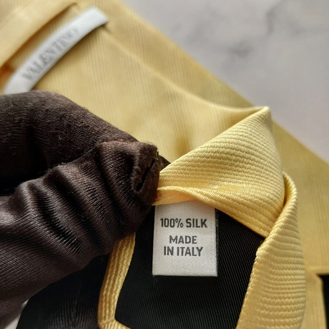 발렌티노 실크 레몬 솔리드 넥타이 8.7cm A+등급 K1544
 상품이미지10