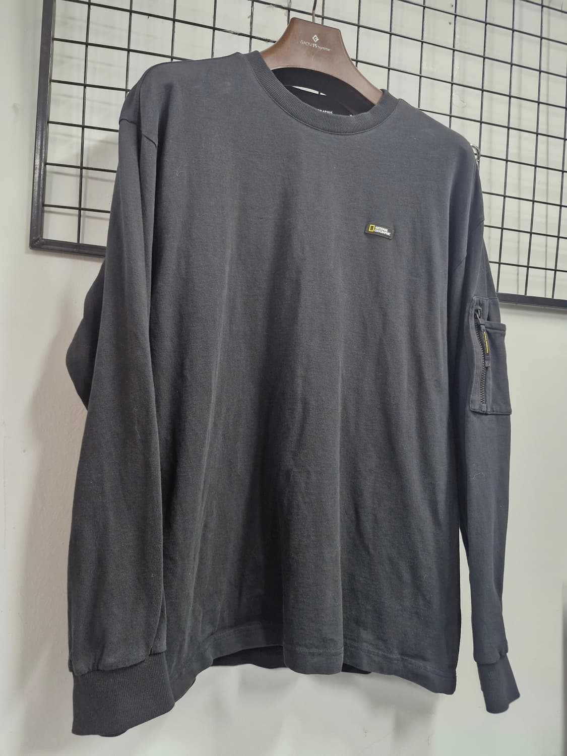 105XL 내셔널지오그래픽 소매포켓 오버핏 긴팔티. 상품이미지2