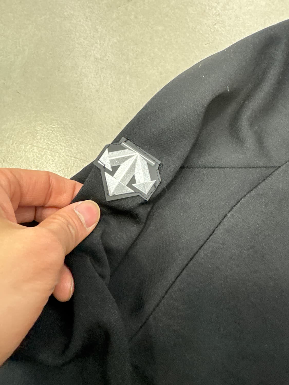 데상트 집업 블랙 XL 상품이미지4