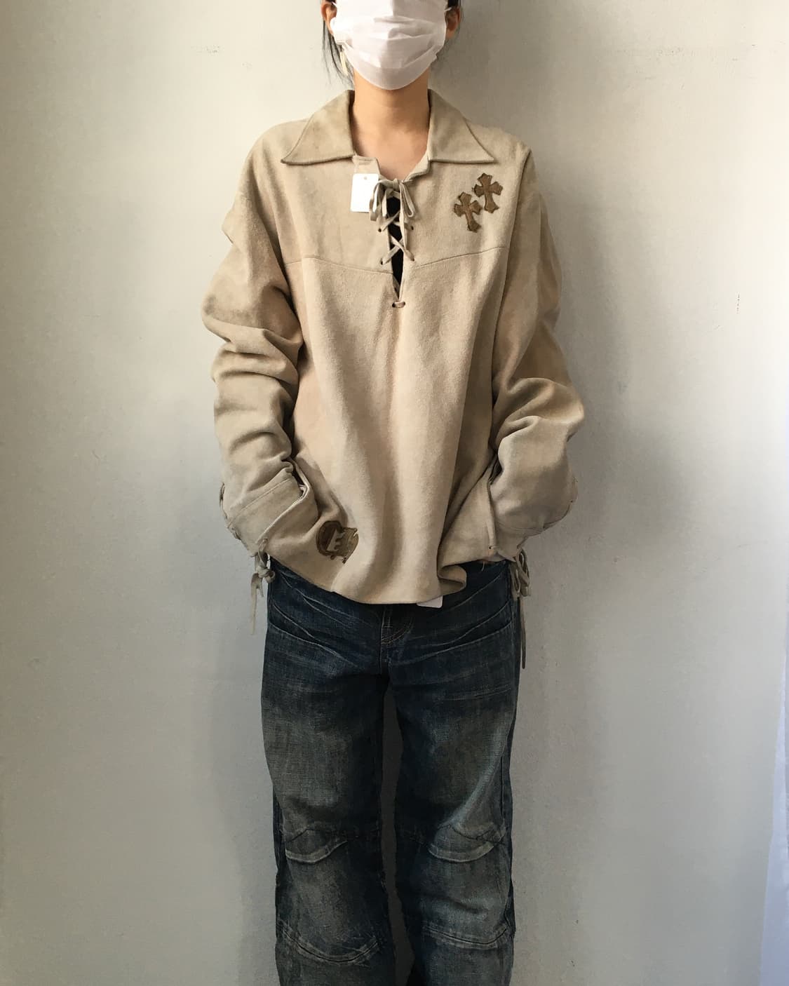 Cross patch point suede top 상품이미지1