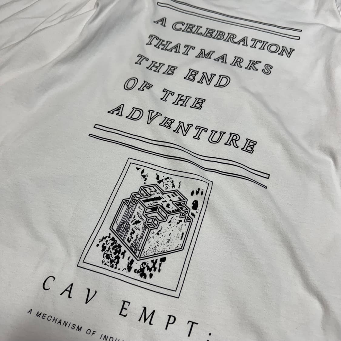 카브엠트(CAV EMPT) 23ss 화이트 스트리트 프린트 크루넥 반팔 상품이미지4