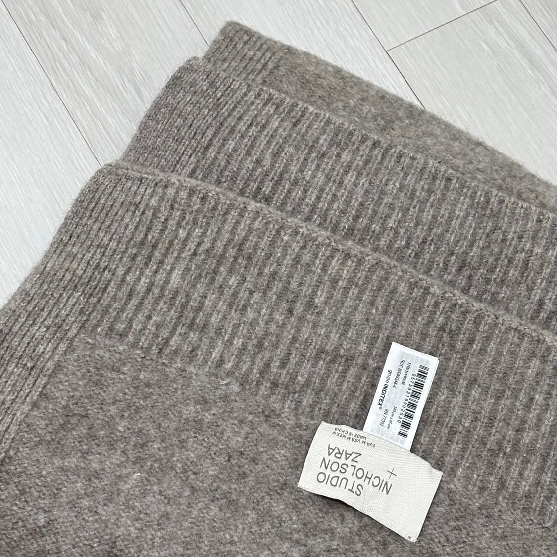 자라 스튜디오니콜슨 목도리 상품이미지2