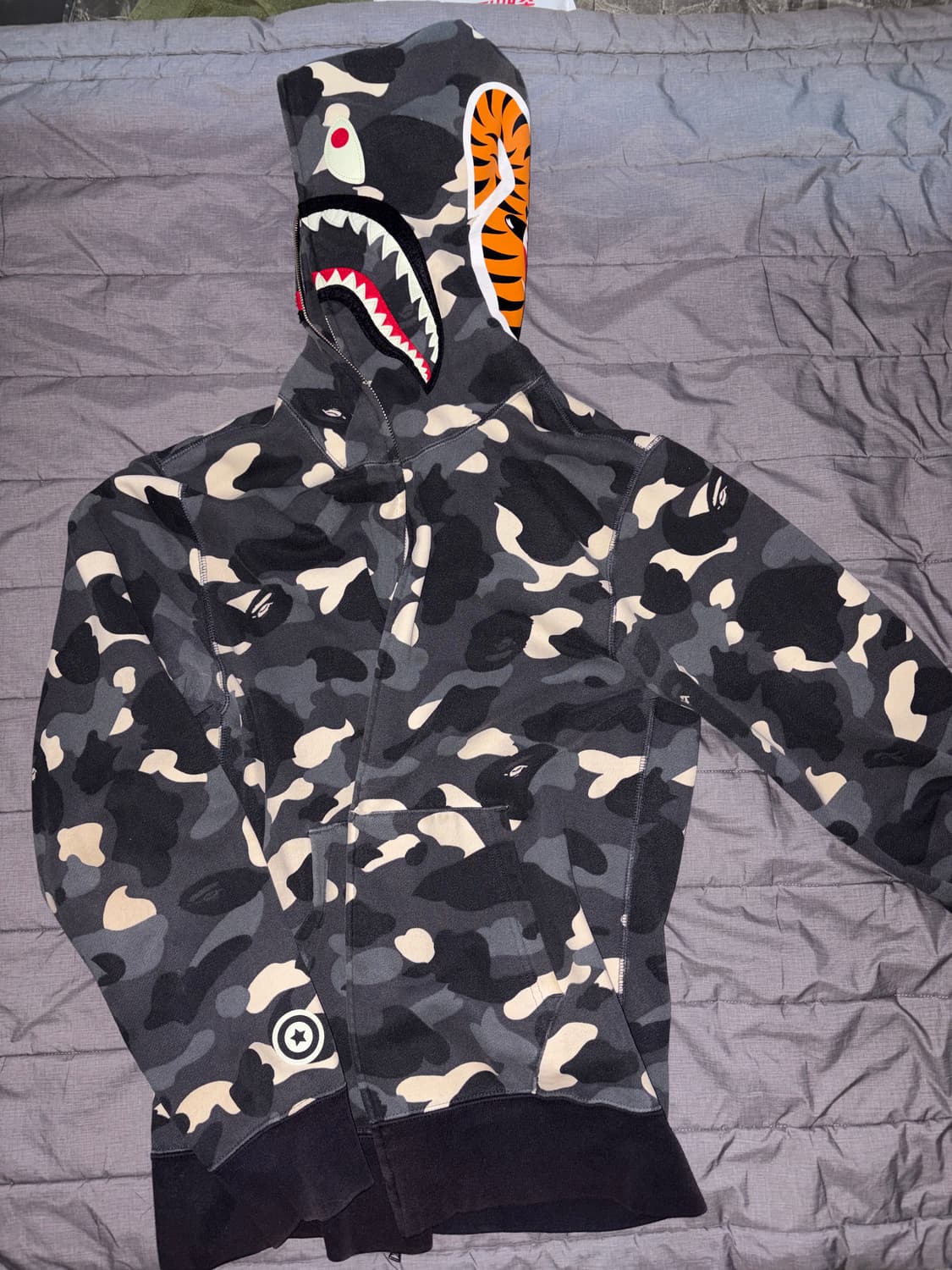 대장급 베이프 시티카모 흑계 샤크 후드집업  상품이미지1