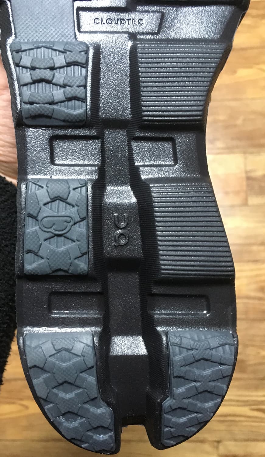 온러닝 파프 클라우드몬스터 하이퍼 블랙 판매합니다 상품이미지8