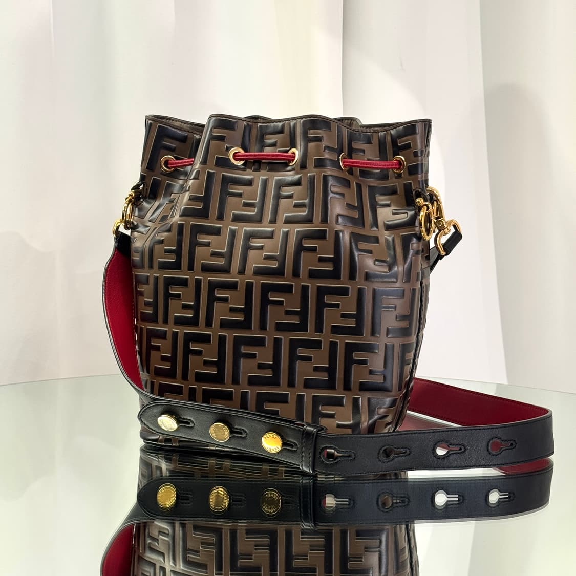 펜디 몬트레조 버킷백 FF 레더 스몰 상품이미지1