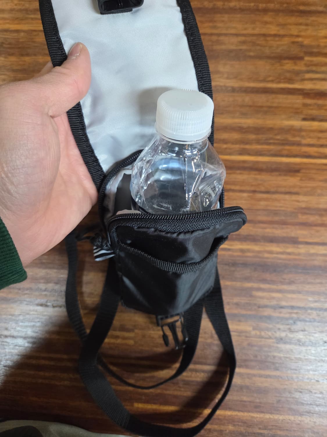 아디다스 맵 플리스 나일론 미니크로스백 상품이미지3