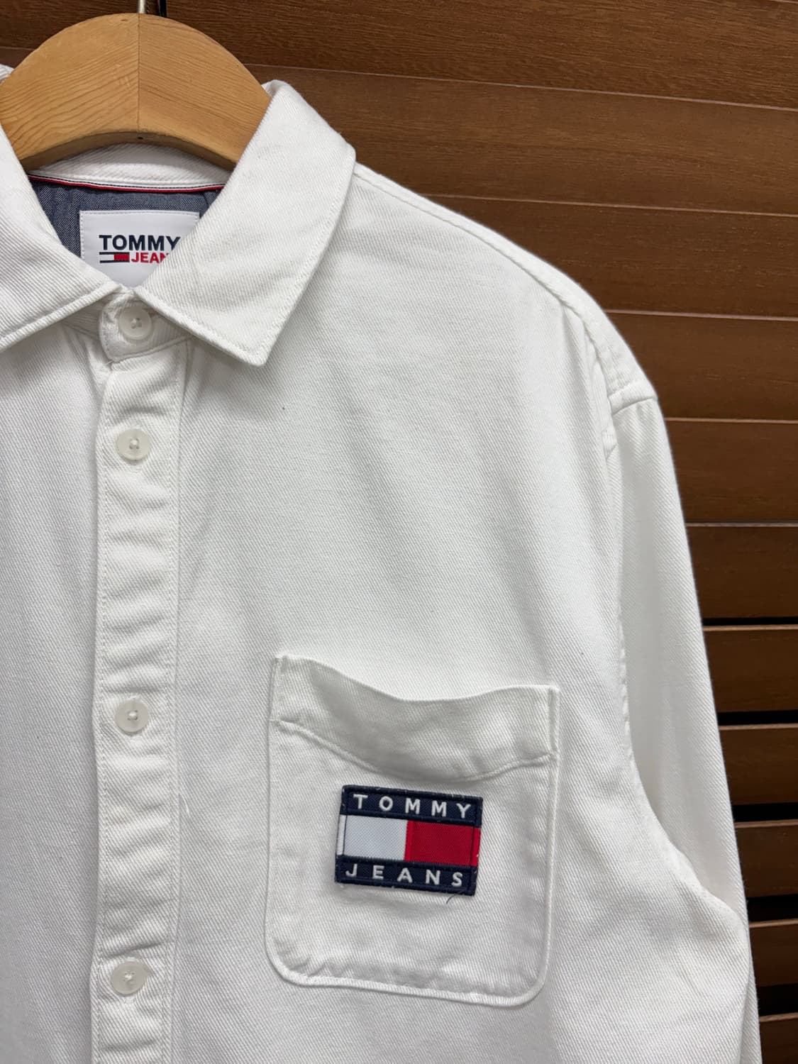 타미힐피거 진스 자수로고 화이트 셔츠 상품이미지3