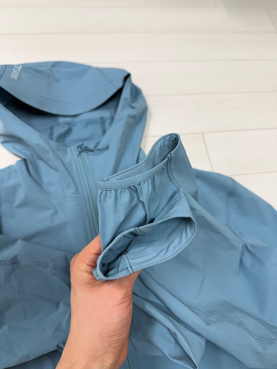 아크테릭스 감마 라이트웨이트 M 사이즈 솔레스 색상  상태 9.9/10  상품이미지2