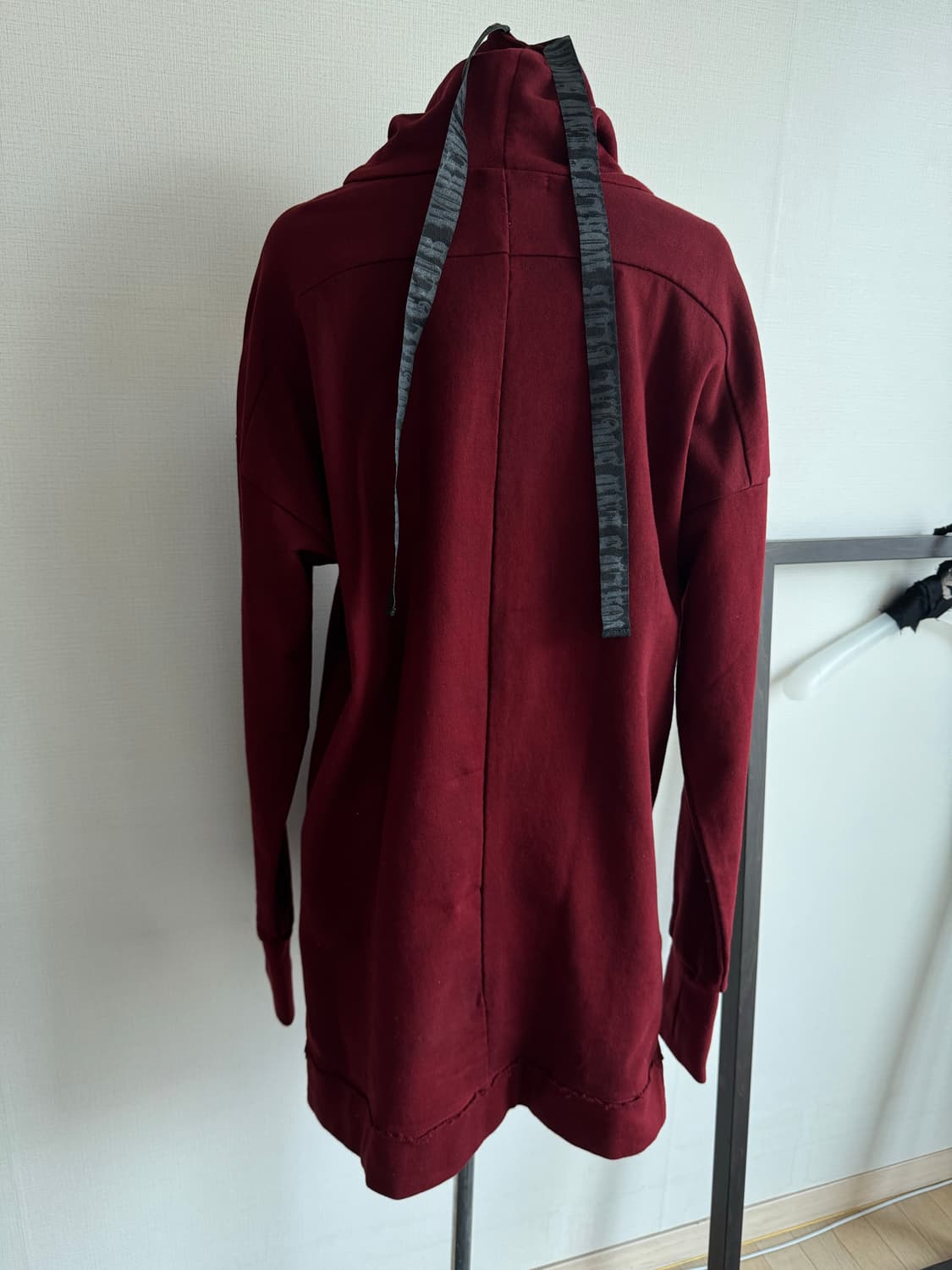 “Kmrii” Over Neck Pullover 상품이미지3