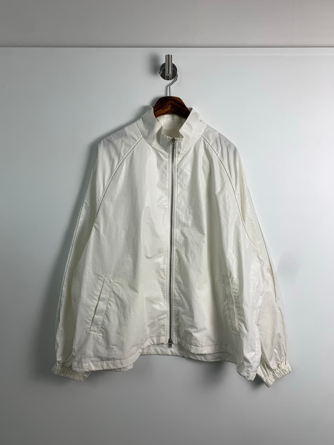 마땡킴 백로고 화이트 코팅 바람막이 자켓 상품이미지3