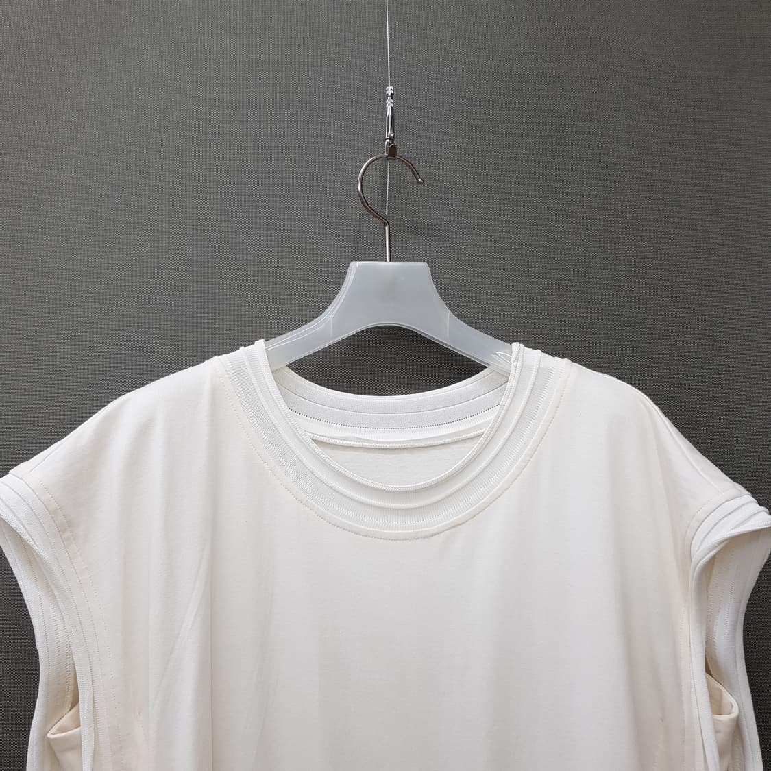 한섬 시스템 2023 투톤 배색 셔링 원피스 88-98-165 상품이미지8