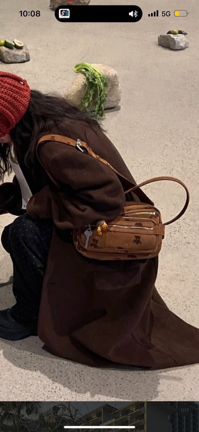 아크네스튜디오 CAMERO 파티 스웨이드 숄더 백 상품이미지2