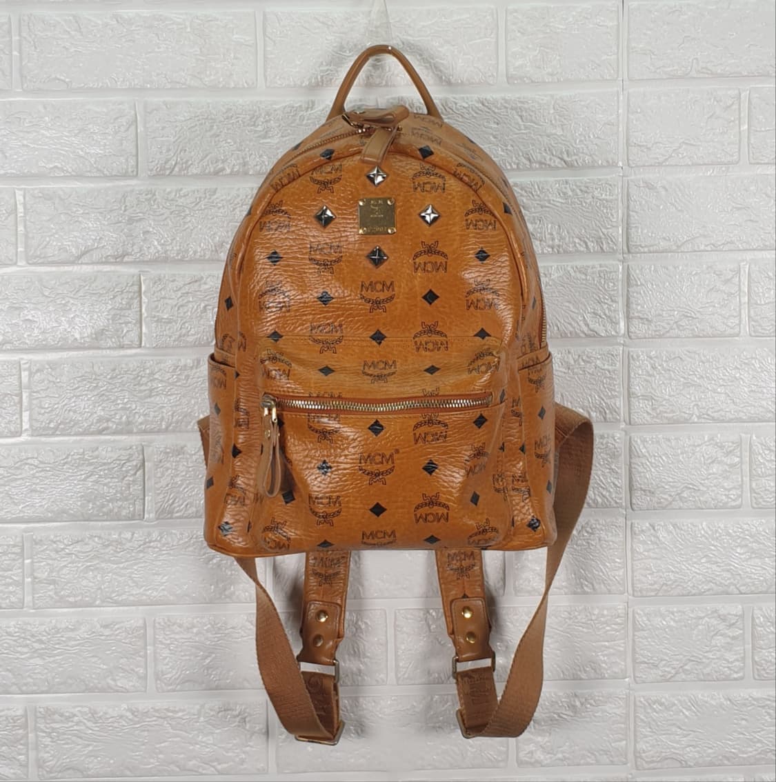 MCM 스타크 스터드 비세토스 백팩 스몰ㄴ 상품이미지1
