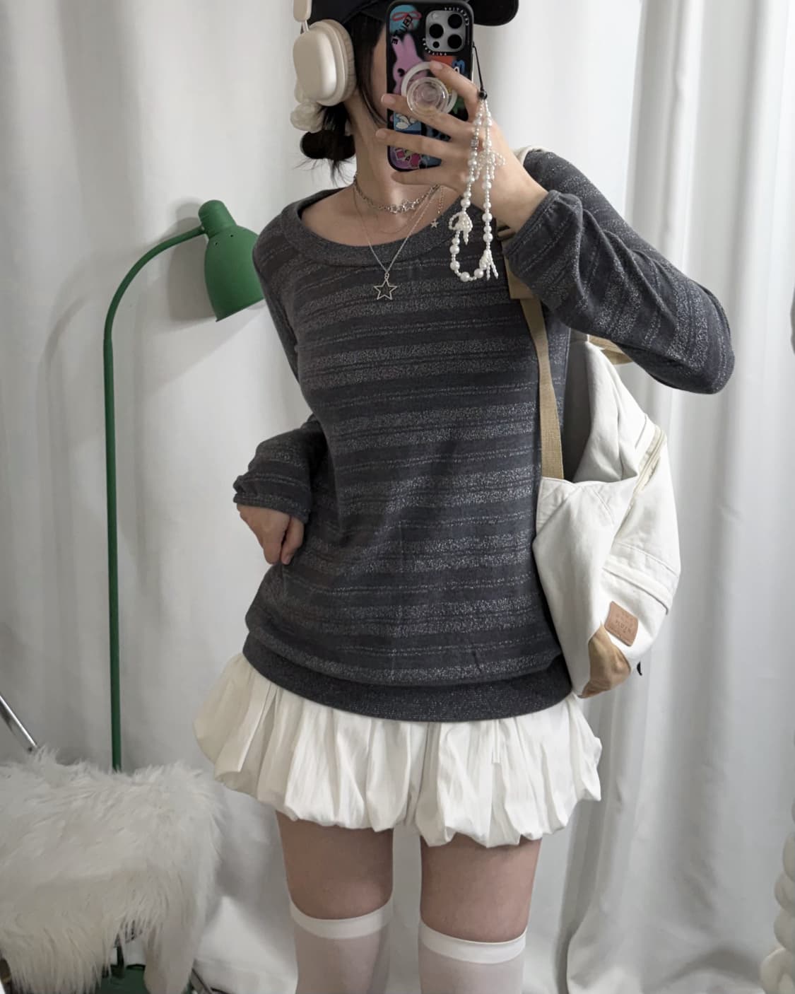 그레이 스트라이프 백 리본 니트 상품이미지1