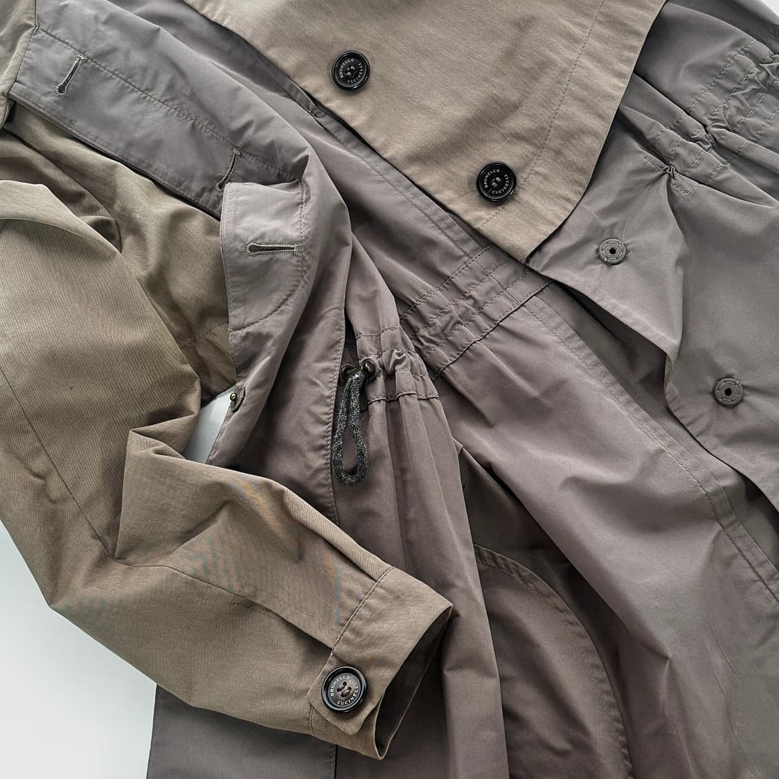 브루넬로쿠치넬리 배색 트렌치 코트 상품이미지2