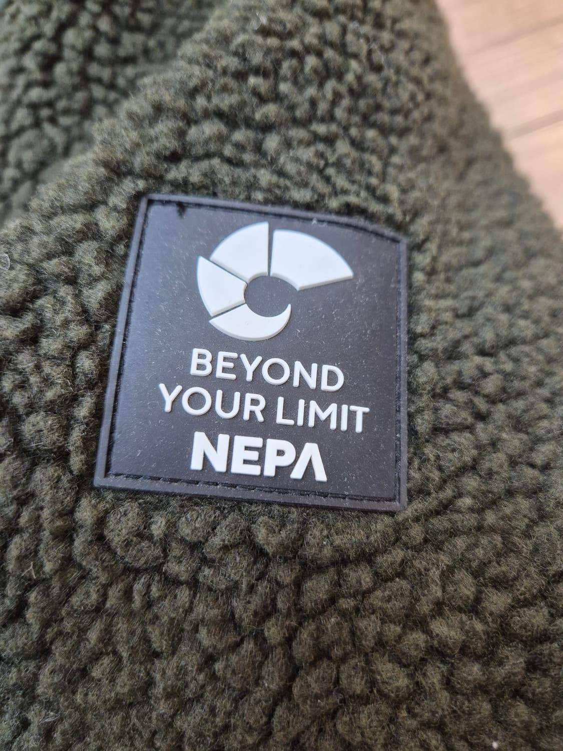 네파 남성용 후리스 점퍼 판매합니다. 사이즈는 105이고, 재질은 폴리에 상품이미지4