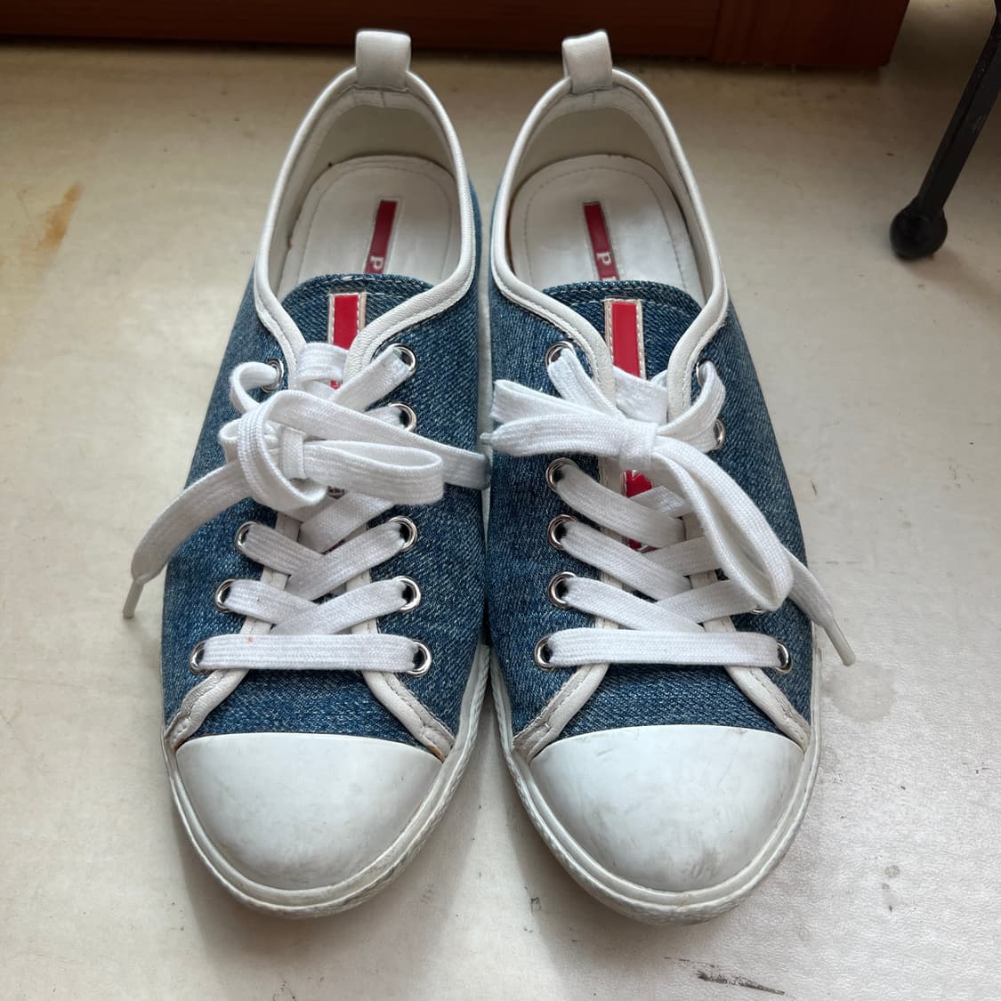 프라다 데님 스니커즈 37.5 상품이미지3