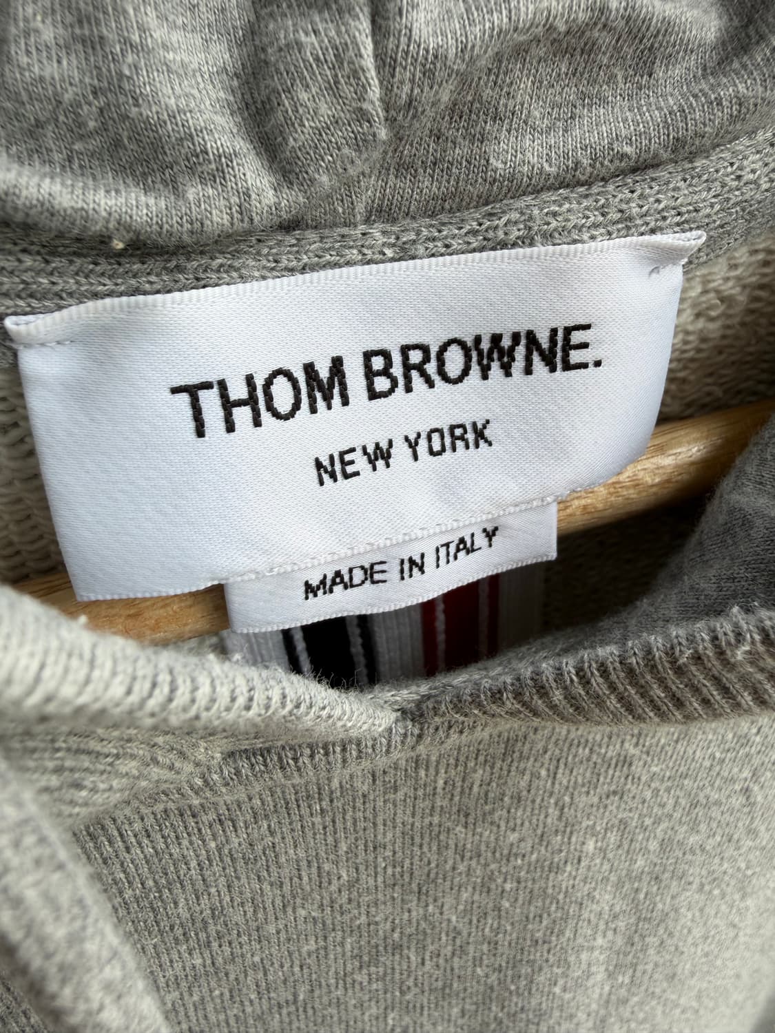 .2/ 톰브라운 백삼선 그레이 후드티 상품이미지6