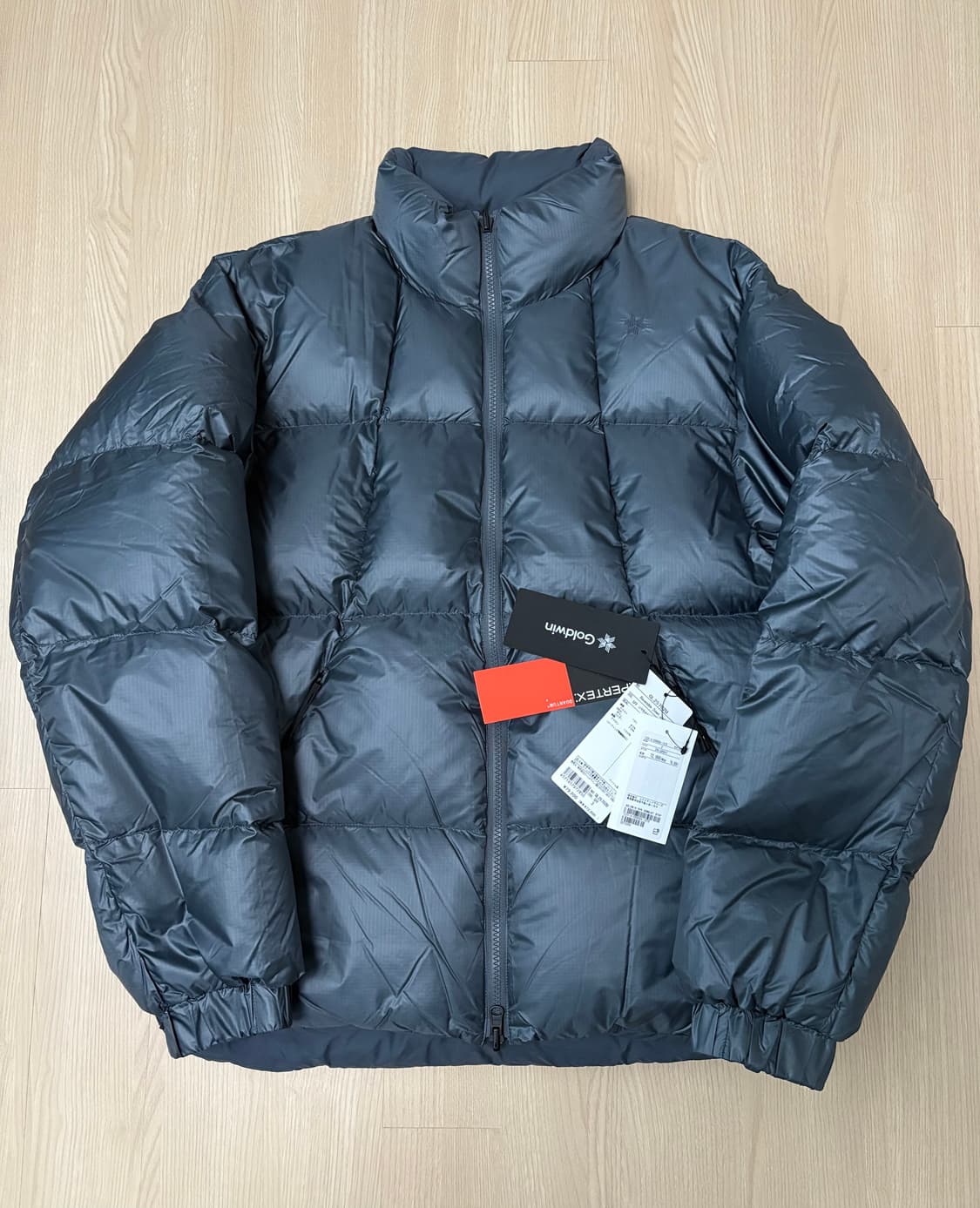 골드윈 X 뷰티앤유스 별주 리버시블다운 다크그레이 3사이즈 새상품 팝니다 상품이미지2