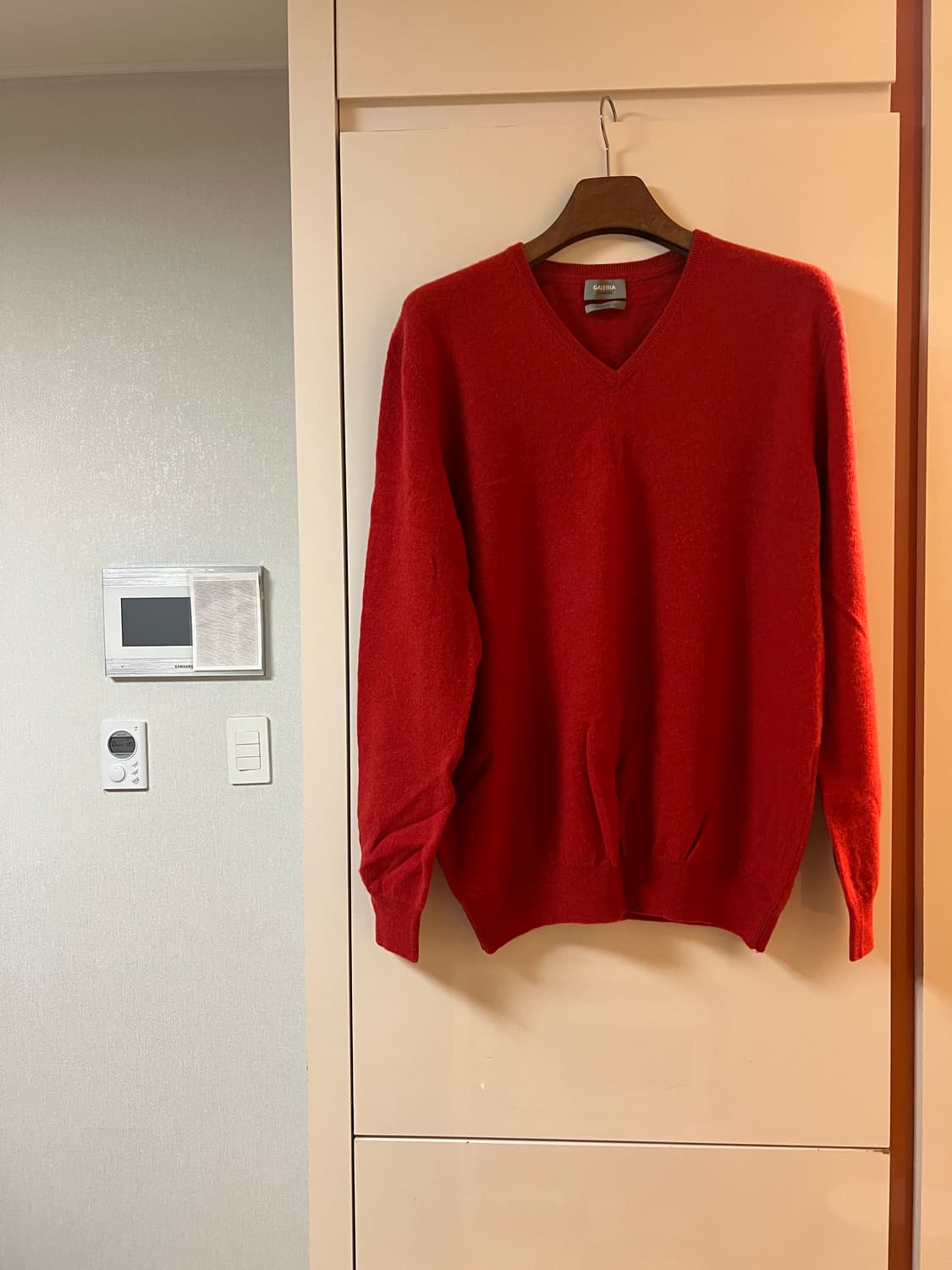 캐시미어 100 브이넥 니트 상품이미지1