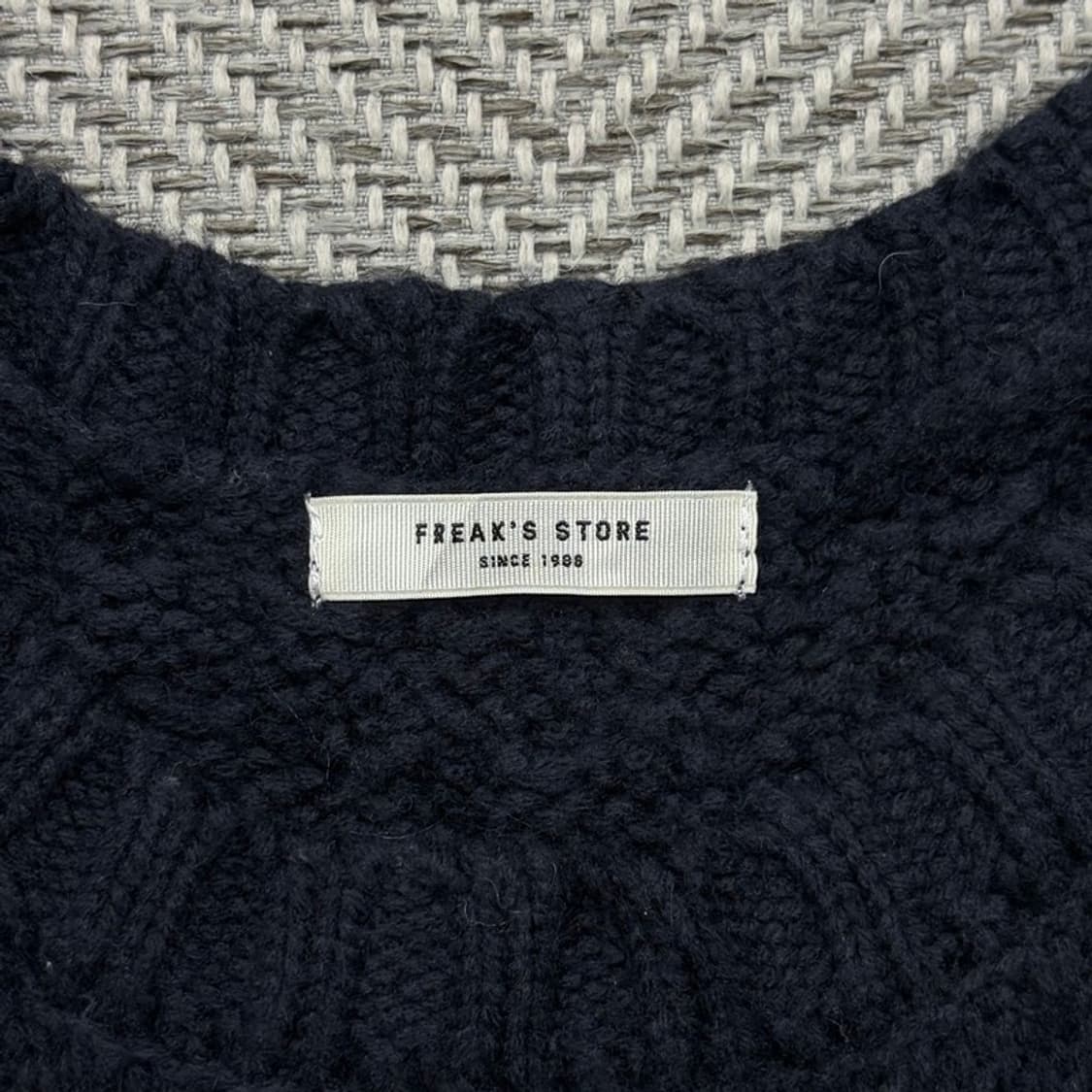 프릭스스토어 니트 베스트 v1981 상품이미지5