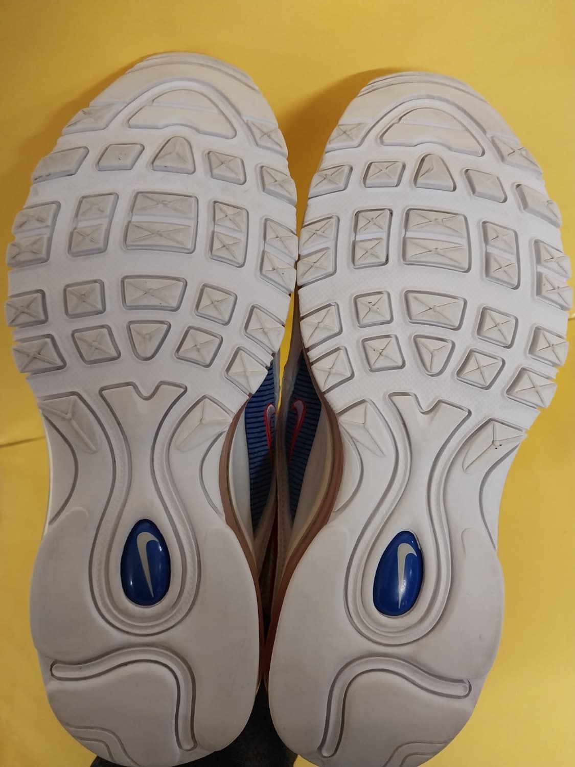 여성 나이키 에어맥스 97 코듀로이 화이트 SE 레인보우 운동화 (255 상품이미지8