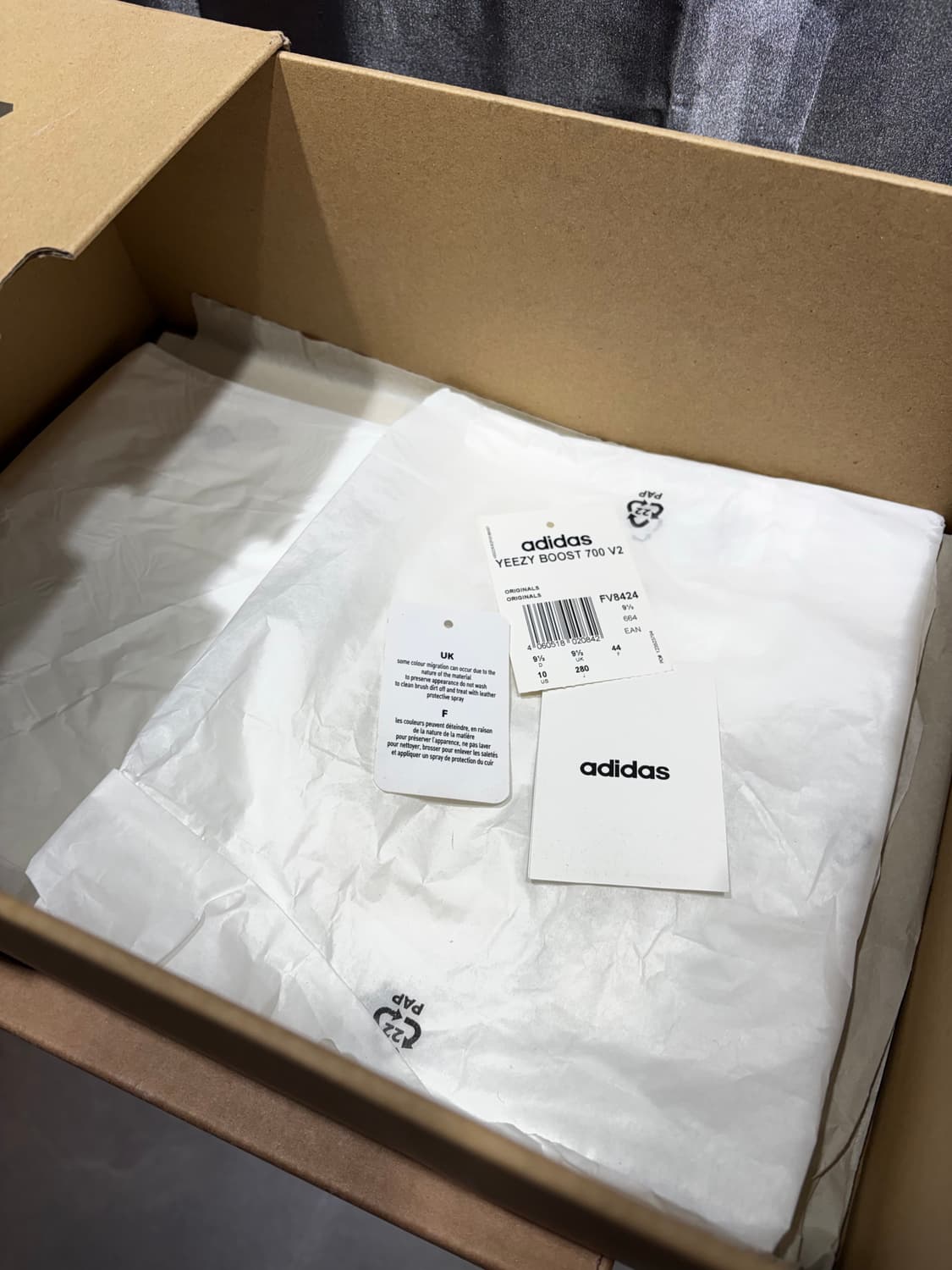 280 아디다스 이지부스트 700 V2 호스피탈 블루 상품이미지8