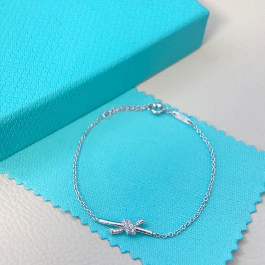 매듭 디자인 실버 팔찌 상품이미지1