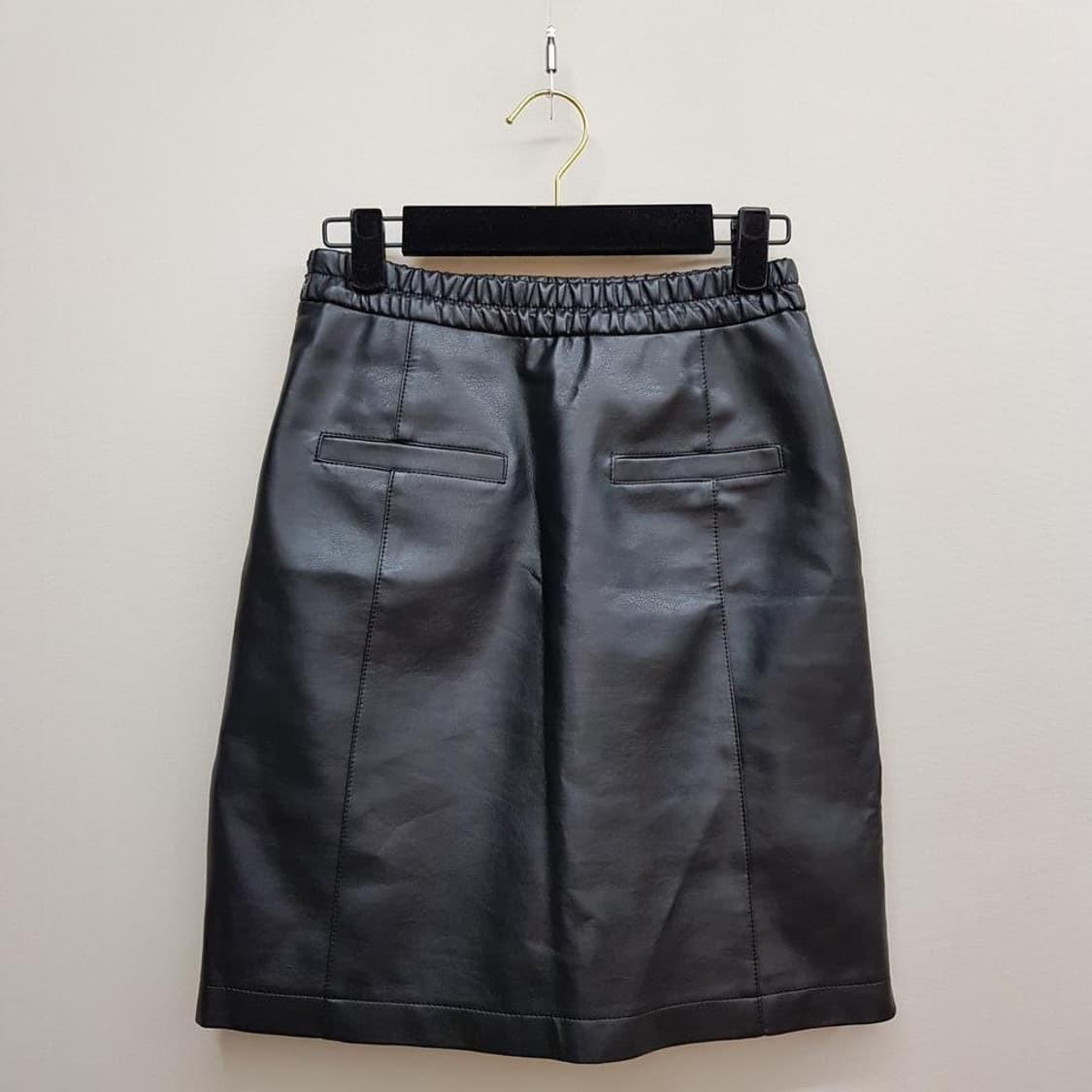 한섬 시스템 2023 에코 레더 밴딩 스커트 61-90사이즈 상품이미지4