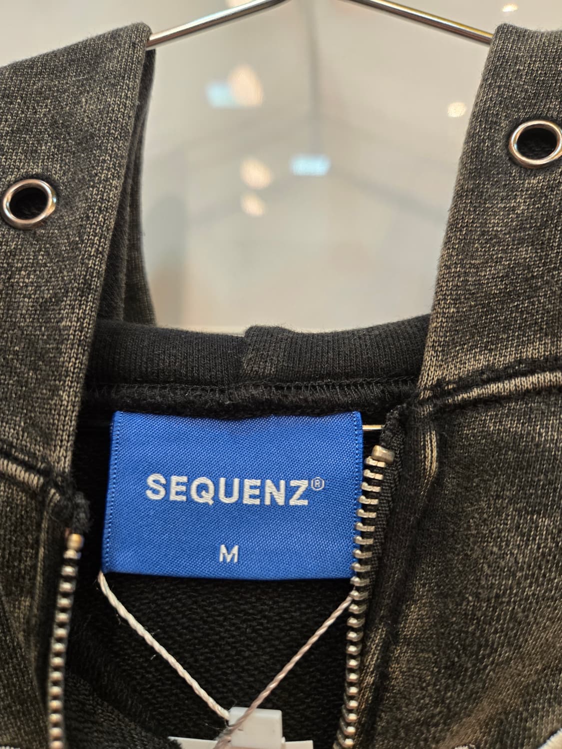 시퀀즈 빈티지 워싱 거미줄 메탈 로고 오버핏 후드 집업 상품이미지5