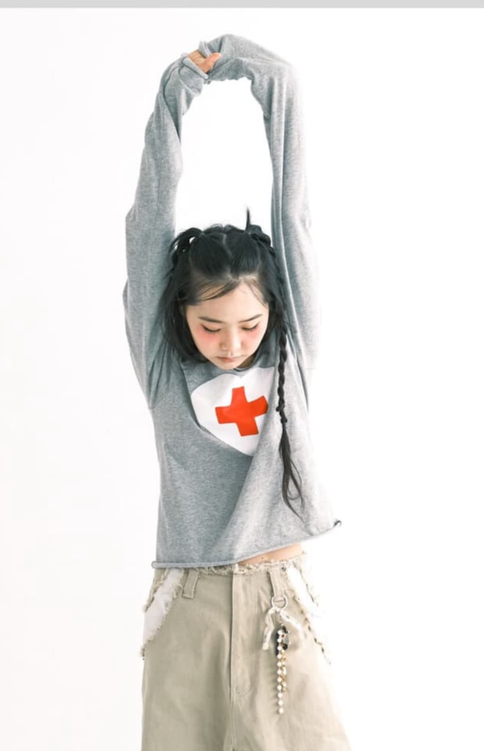 (구함) 샵페어리 크로스 하트 컷 오프 티쳐스 그레이 구해용 상품이미지1