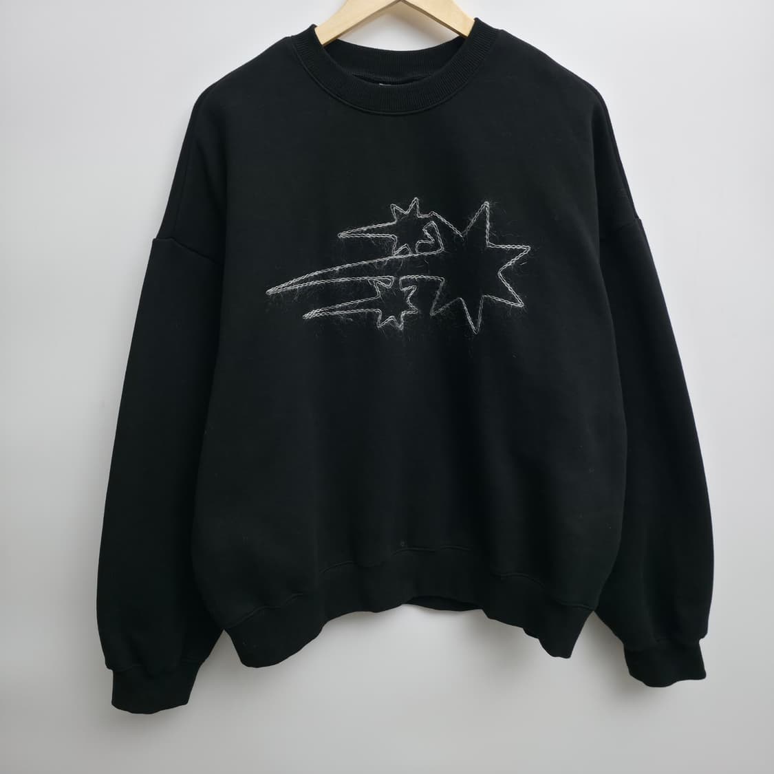 [M] 나이스 고스트 클럽 블랙 맨투맨 상품이미지1