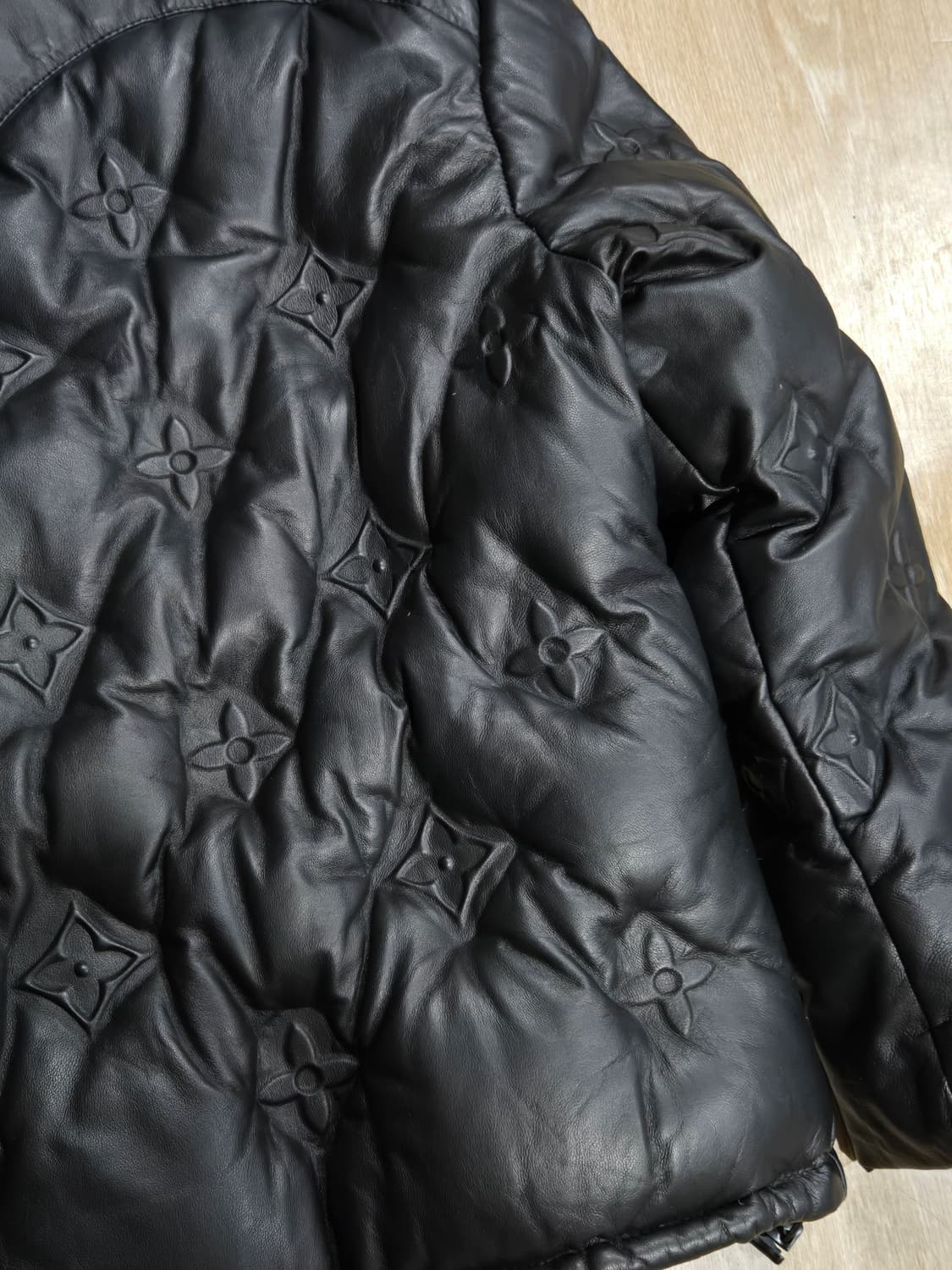 루이비통 모노그램 가죽패딩 한정판105사이즈 상품이미지5