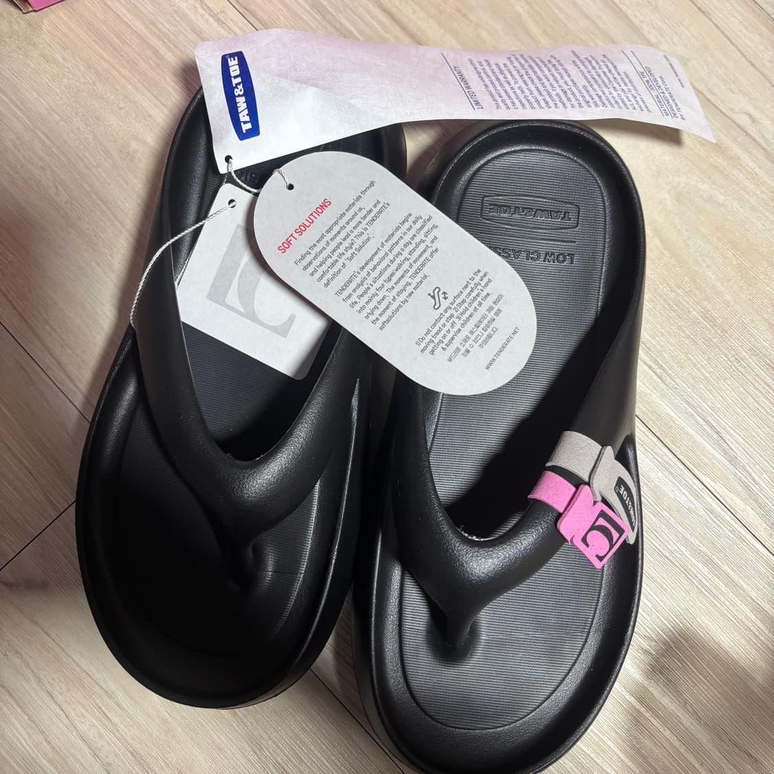 토앤토x로우클래식 플립플랍 제로비티 블랙 상품이미지1