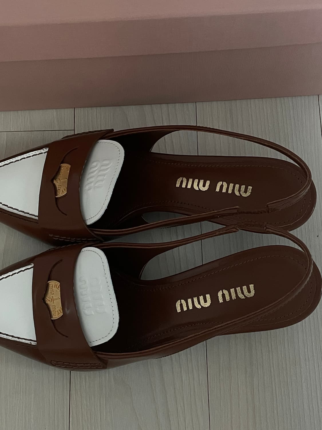 미우미우 레더 페니 로퍼 슬링백 36.5사이즈 상품이미지3