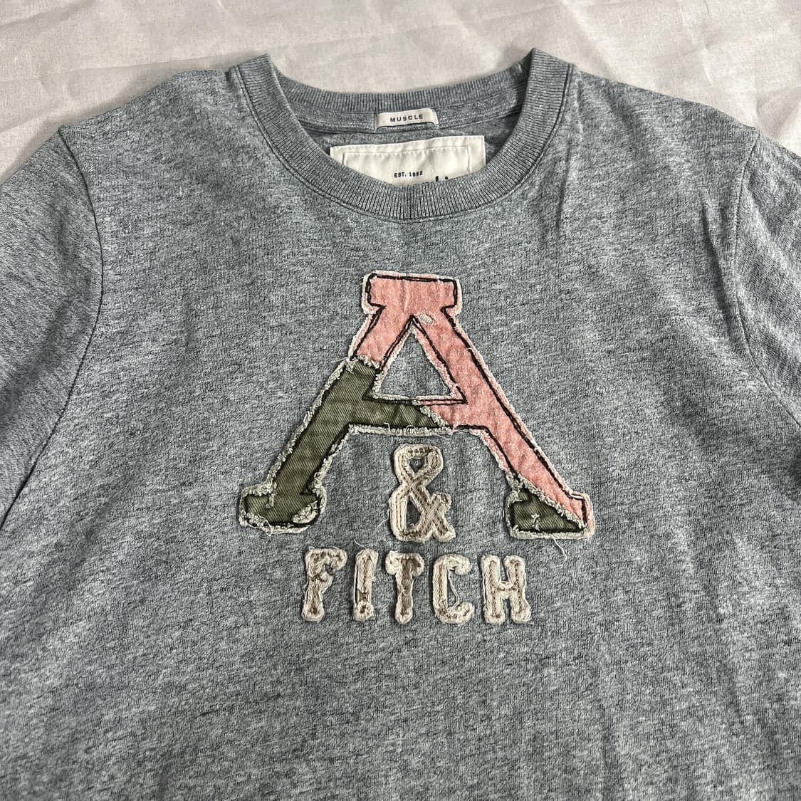 아베크롬비 앤 피치 그레이 핑크 패치 반팔 상품이미지1